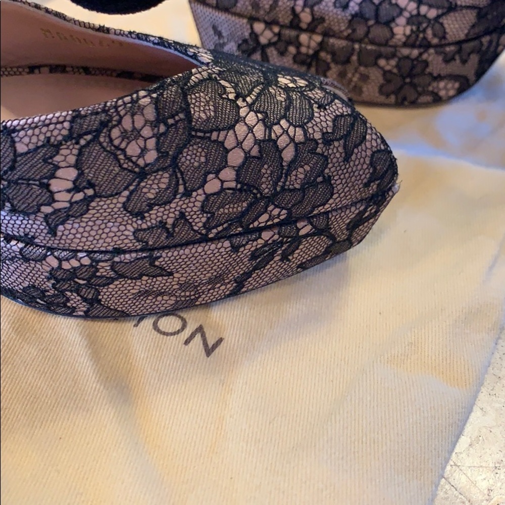 RARE and hard to find Louis Vuitton lace sandals - Picture 8 of 8